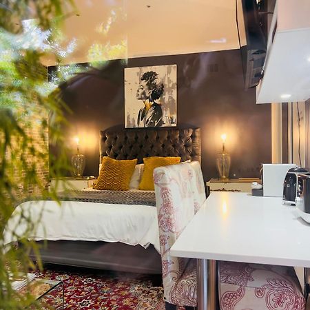 Art-Inspired Bedroom Close To Cbd Mossel Bay Ngoại thất bức ảnh