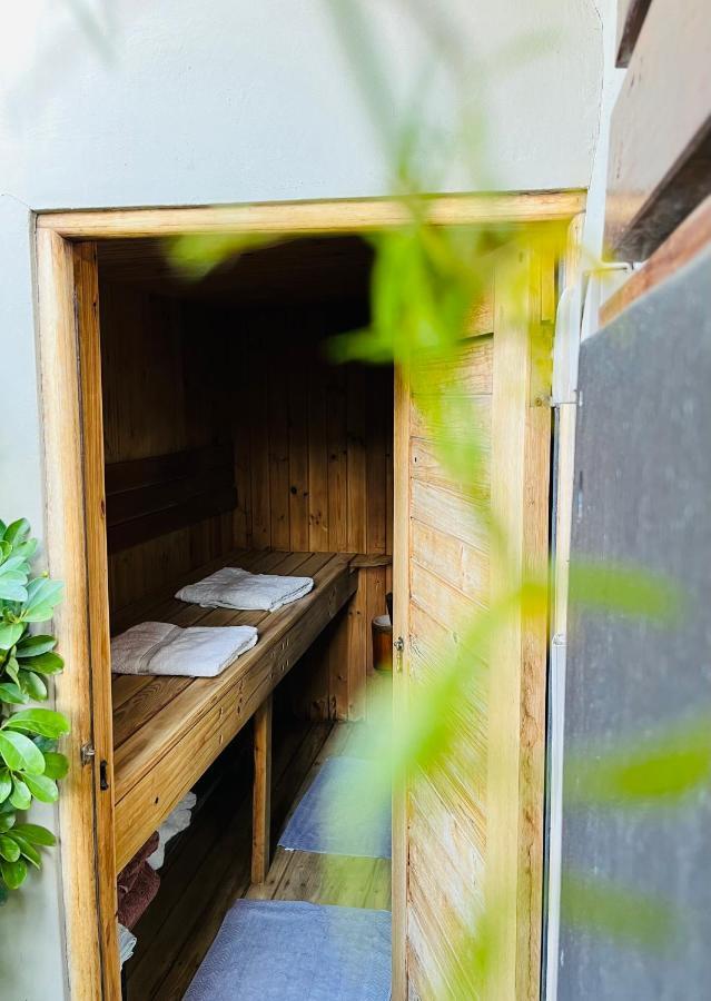 Art-Inspired Bedroom Close To Cbd Mossel Bay Ngoại thất bức ảnh
