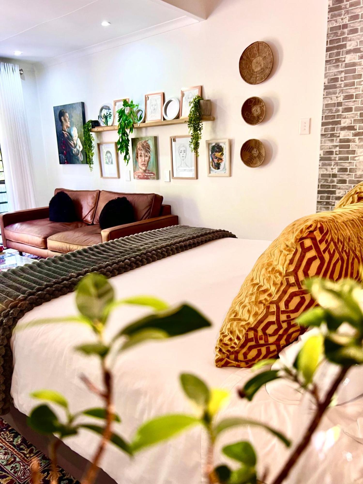 Art-Inspired Bedroom Close To Cbd Mossel Bay Ngoại thất bức ảnh