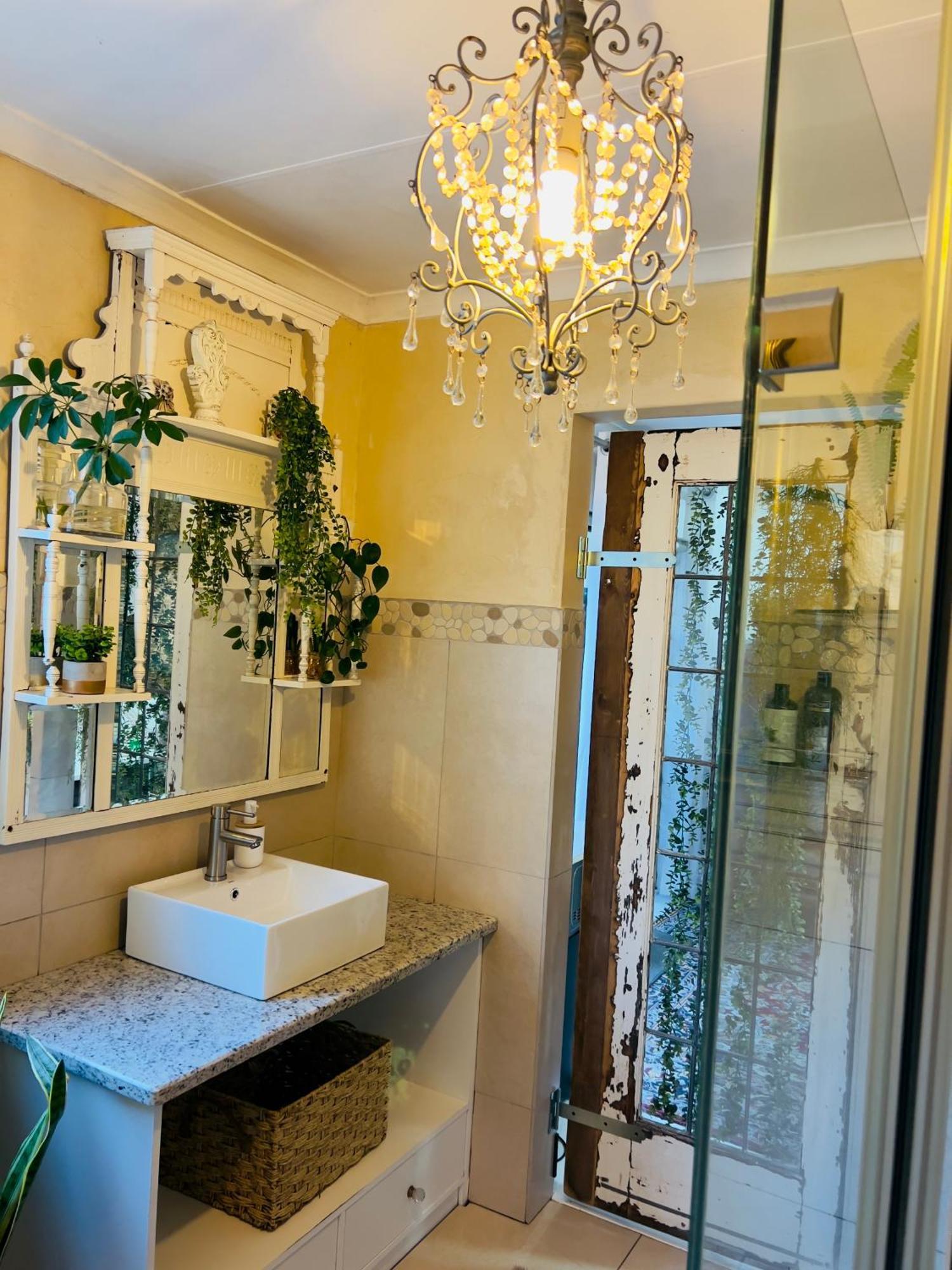 Art-Inspired Bedroom Close To Cbd Mossel Bay Ngoại thất bức ảnh