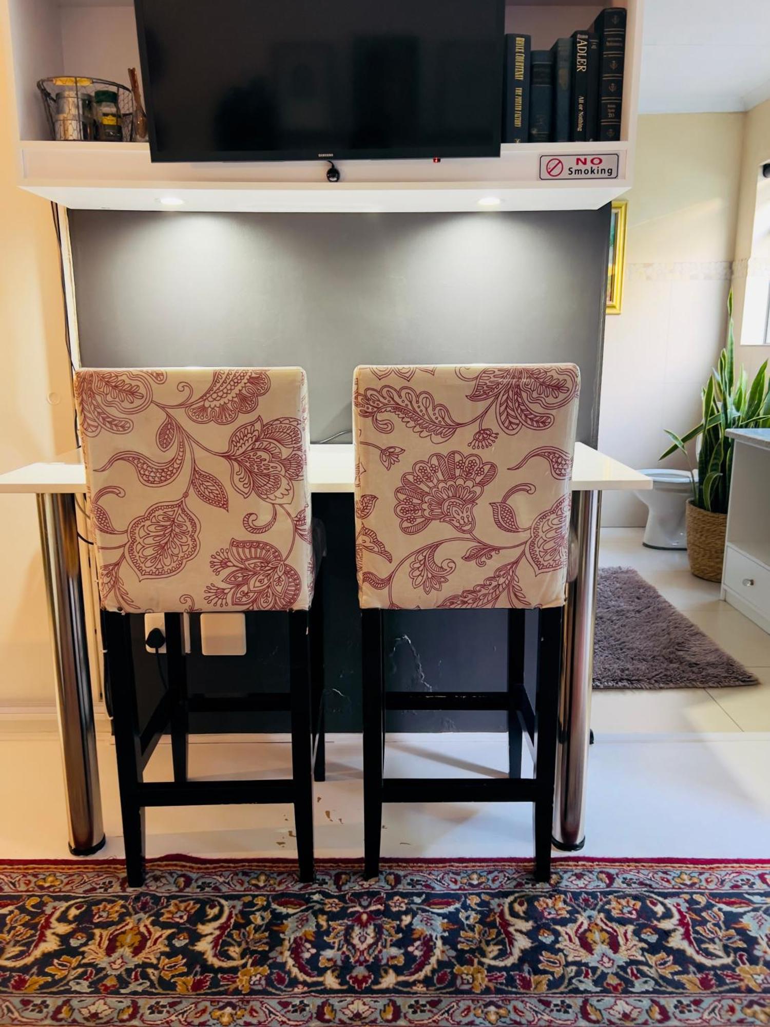 Art-Inspired Bedroom Close To Cbd Mossel Bay Ngoại thất bức ảnh