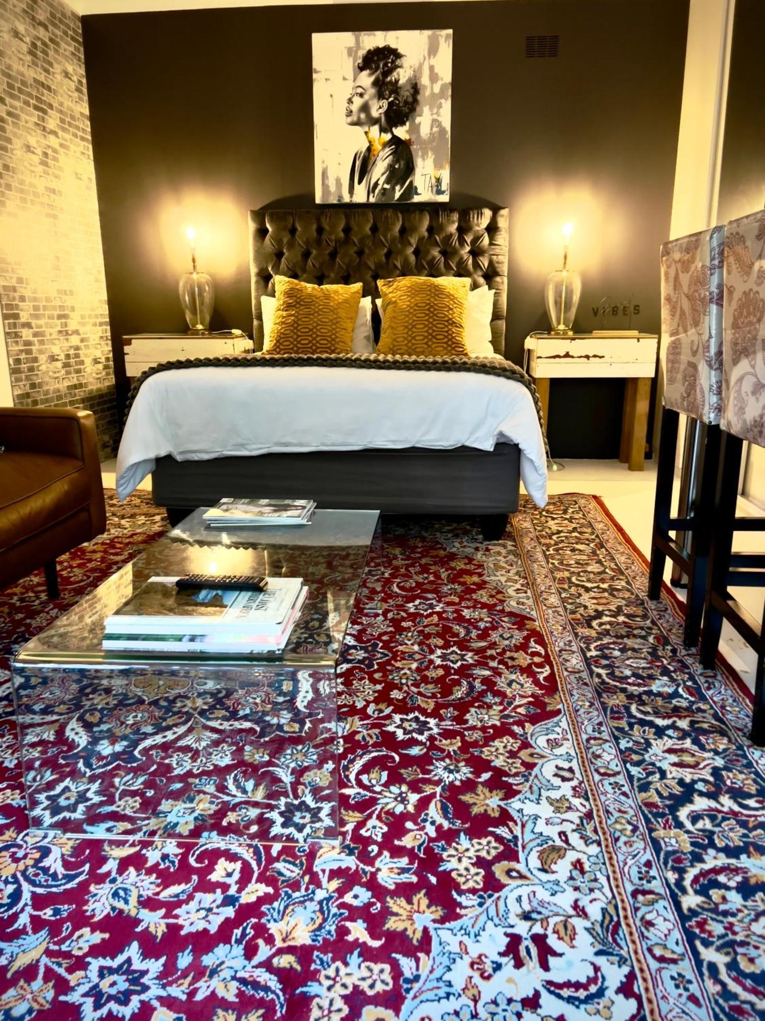 Art-Inspired Bedroom Close To Cbd Mossel Bay Ngoại thất bức ảnh