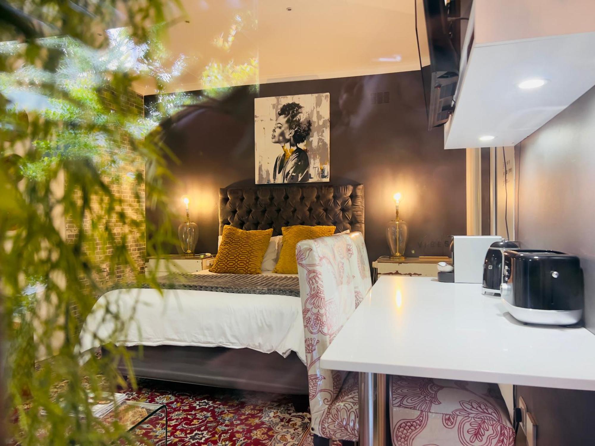 Art-Inspired Bedroom Close To Cbd Mossel Bay Ngoại thất bức ảnh